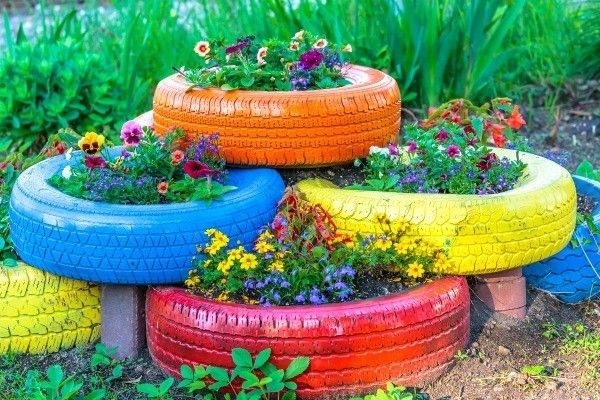 Tận dụng những chiếc lốp xe trồng hoa cuốn hút