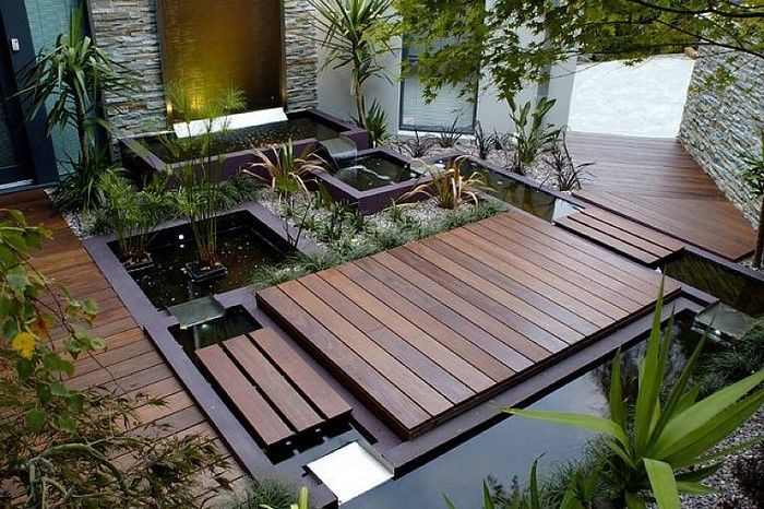 Sân vườn biệt thự hiện đại với hồ nước yên bình