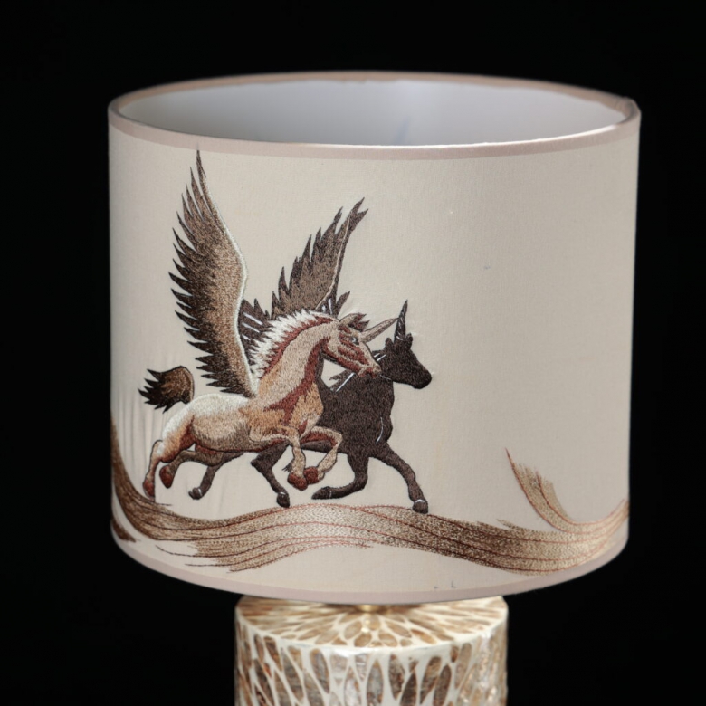 Đèn bàn Noble Steed-4