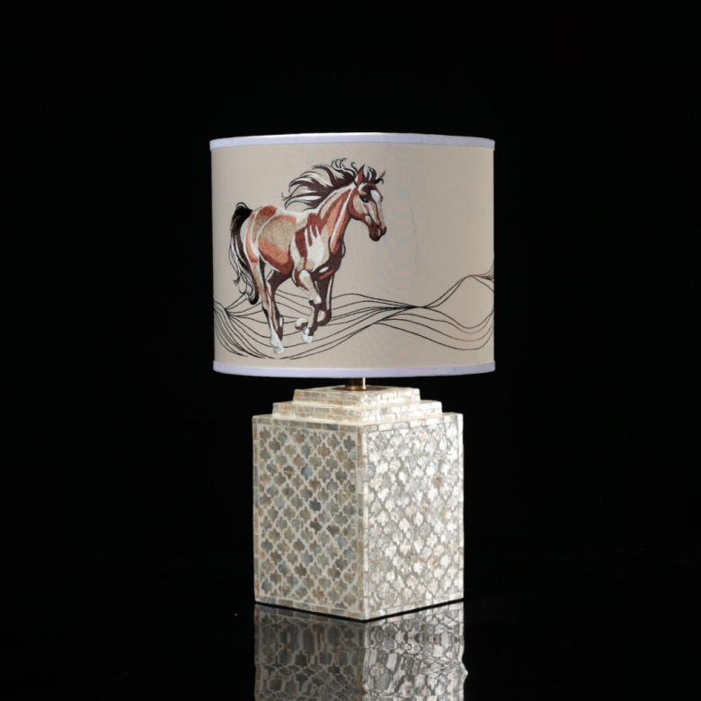 Đèn bàn Galloping-1
