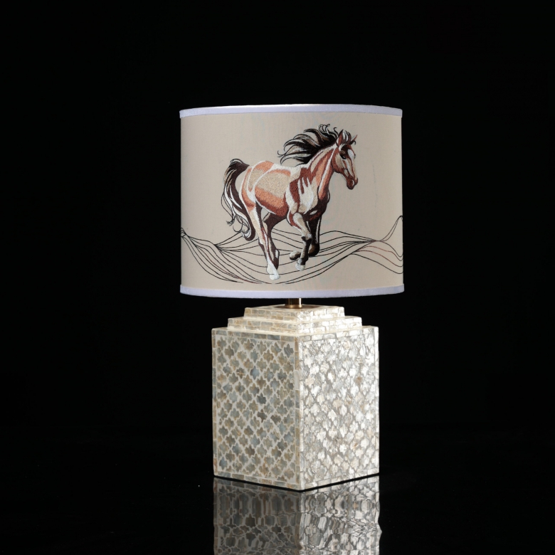 Đèn bàn Galloping-2